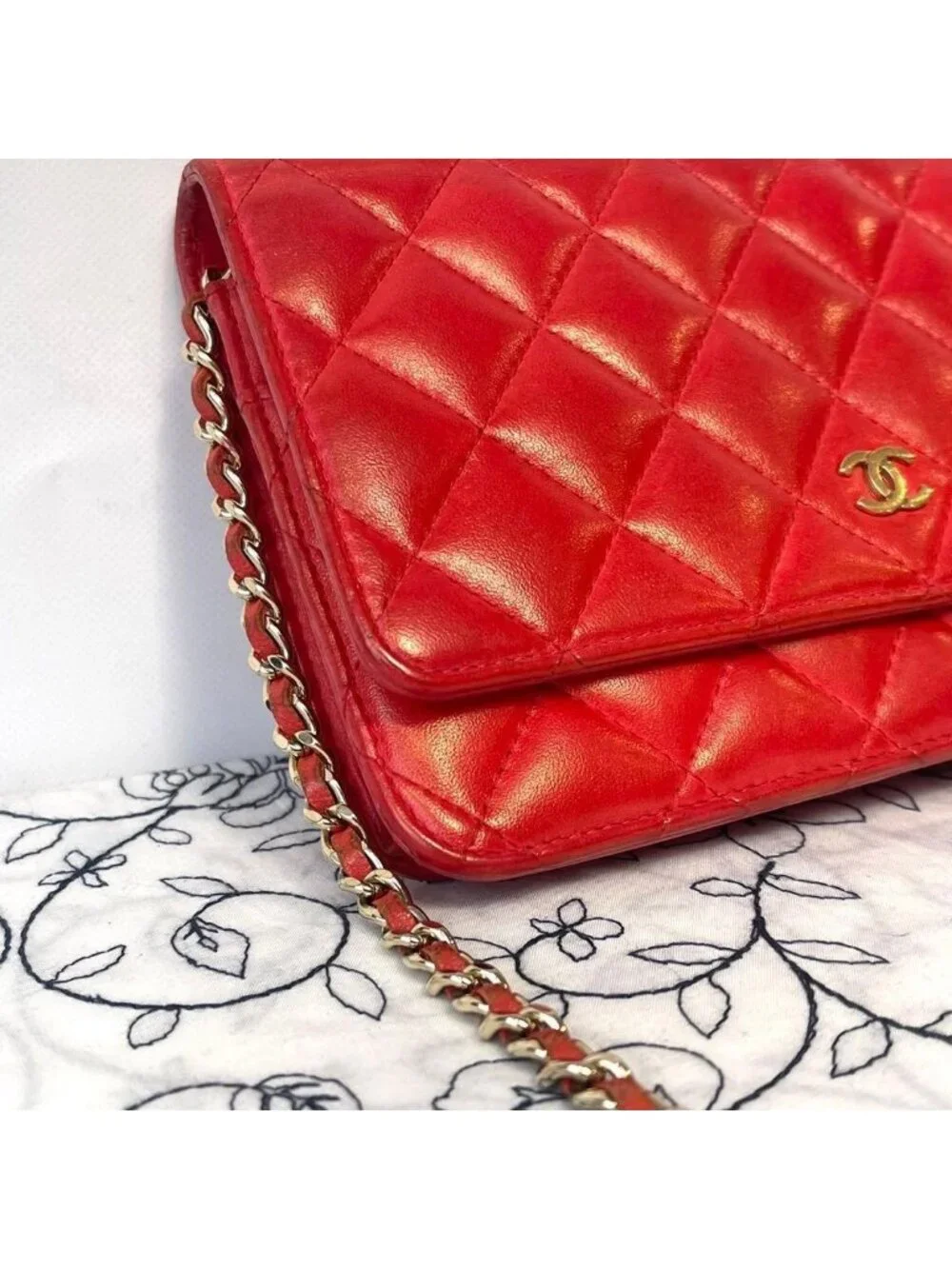 Chanel Chain Wallet Quilted - Picture 3 of 15